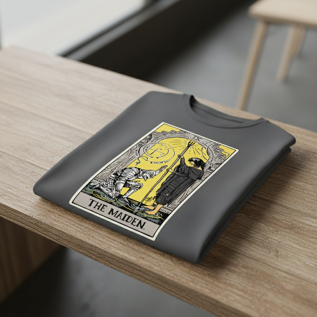 The Maiden - by meatbun - Maiden in Black Tarot Card T-Shirt